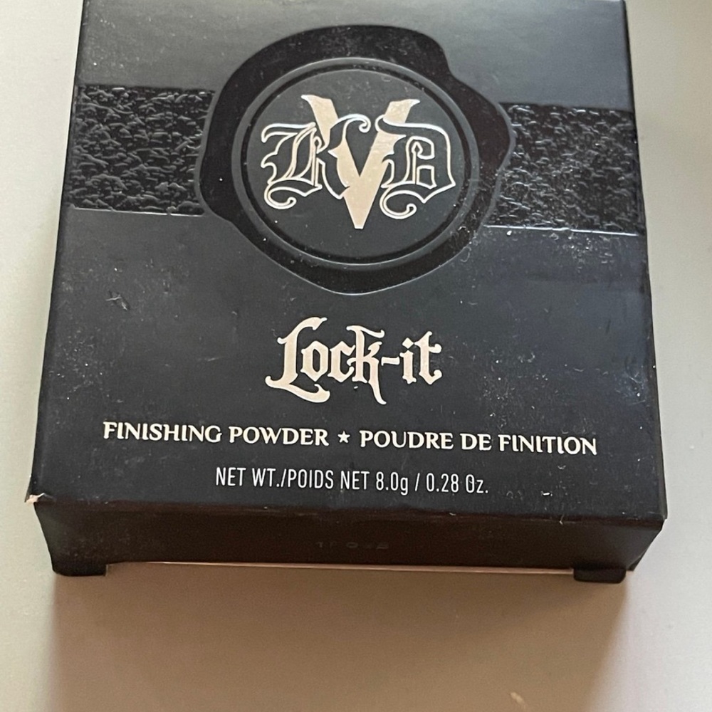 KVD LIGHT Lock-It Mattifying Finishing Powder Full Size 0.28 Oz Kat Von D